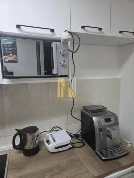 Deo kuhinje sa radnom površinom, aparatima i elementima. - image 12