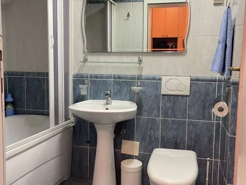 Izdavanje, četvorosoban stan, 76m², Centar, Podgorica - image 11