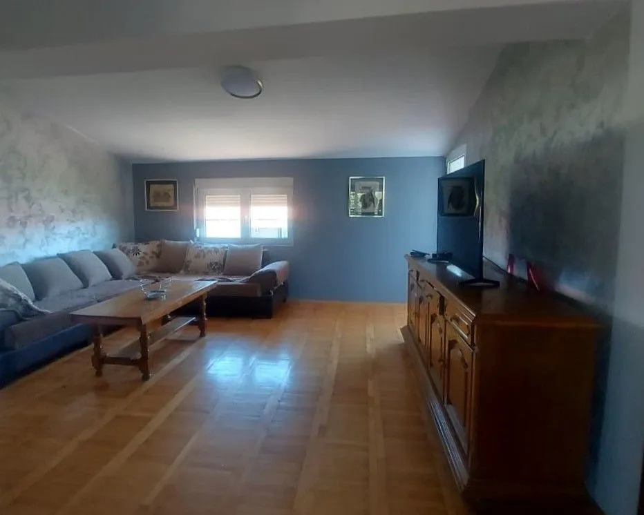 Izdavanje, trosoban stan, 86m², Centar, Nikšić