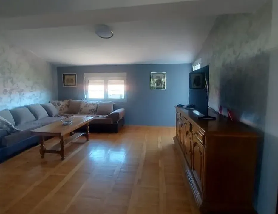 Izdavanje, trosoban stan, 86m², Centar, Nikšić