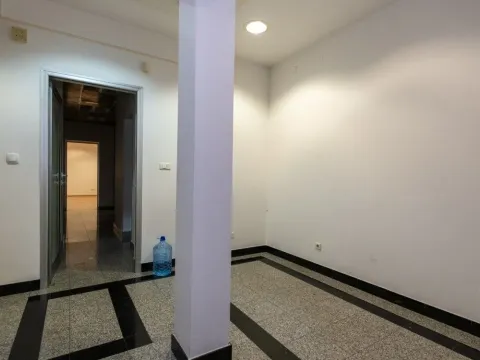 Izdavanje, poslovni prostor, 147m², Momišići, Podgorica - image 8