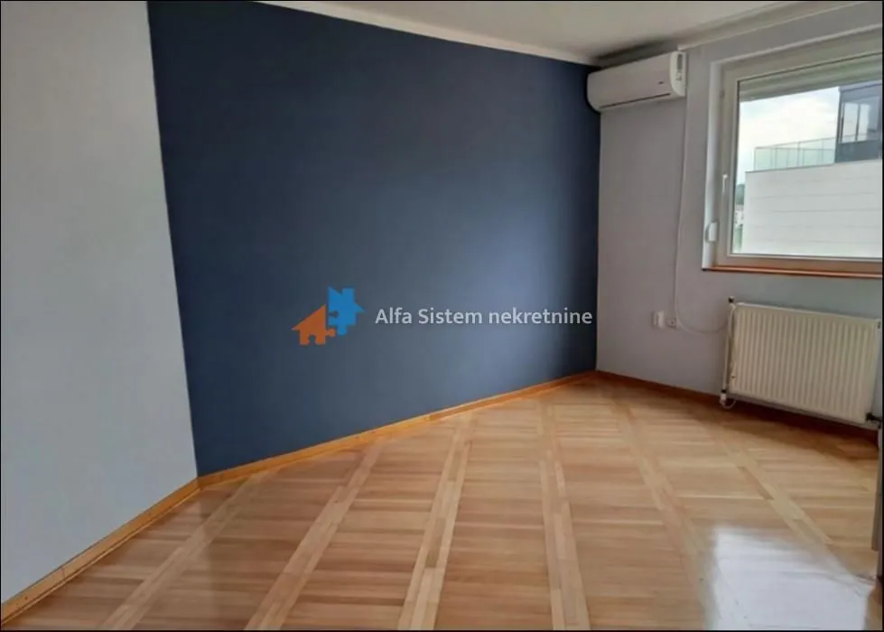 Izdavanje, četvorosoban stan, 125m², Savski Venac, Beograd