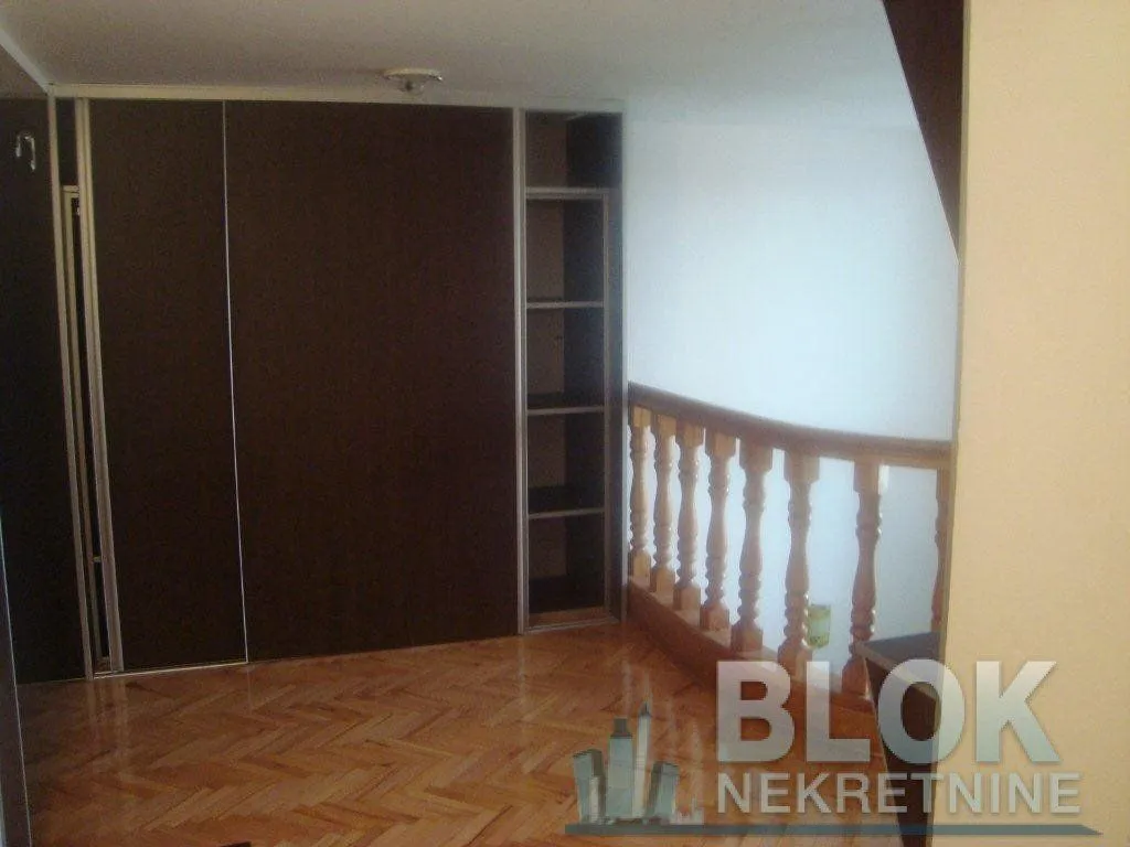 Izdavanje, kuća, 200m², Gorica C, Podgorica