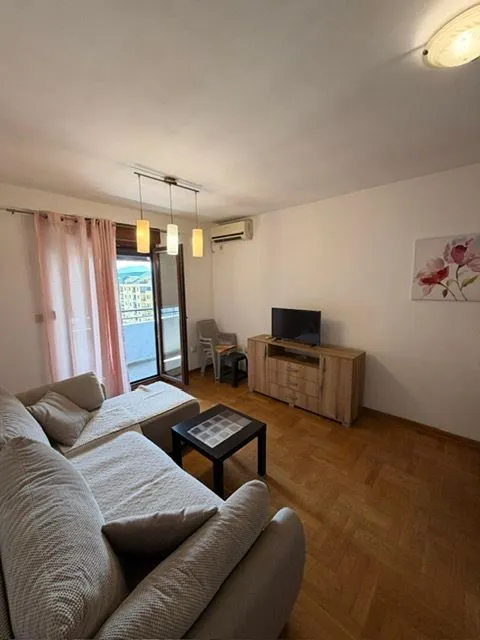 Rent, two bedroom apartment, 67m², Stari Aerodrom, Podgorica