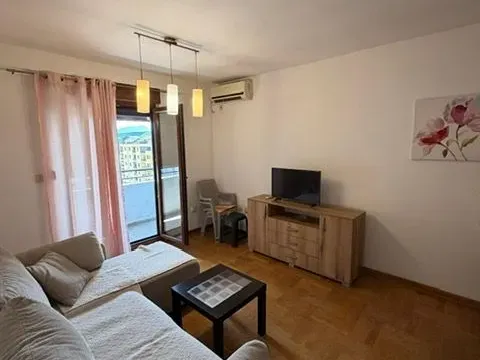 Izdavanje, dvosoban stan, 67m², Stari Aerodrom, Podgorica - image 9
