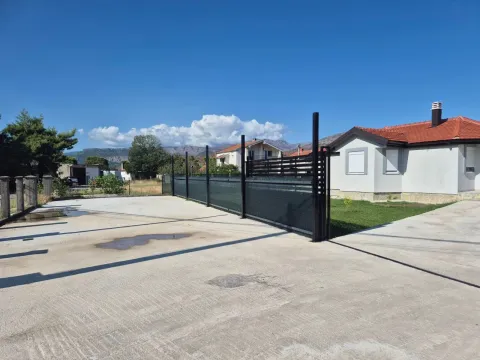 Sale, house, 170m², Zagorič, Podgorica - image 2