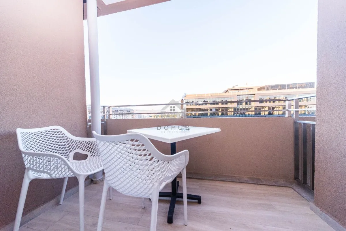 Izdavanje, dvosoban stan, 108m², Central Point, Podgorica