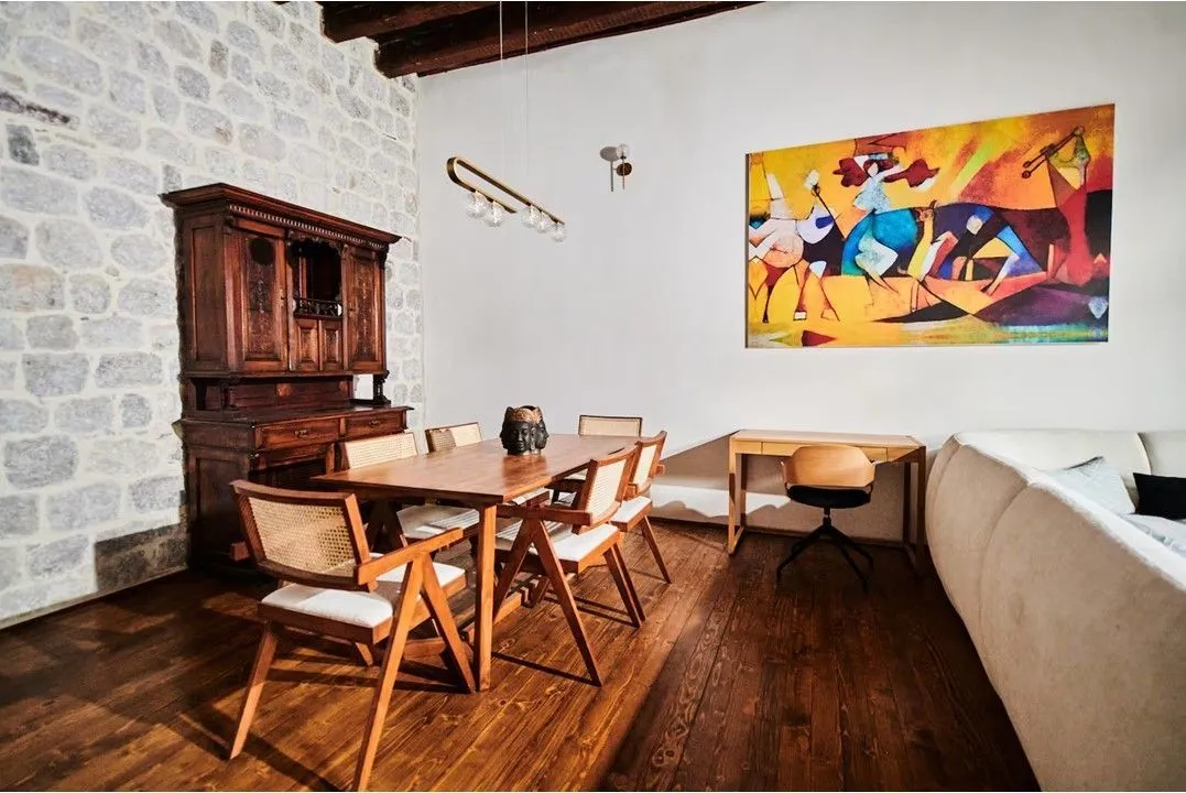 Prodaja, dvosoban stan, 129m², Dobrota, Kotor
