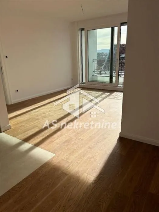 Izdavanje, trosoban stan, 71m², Čubura, Beograd