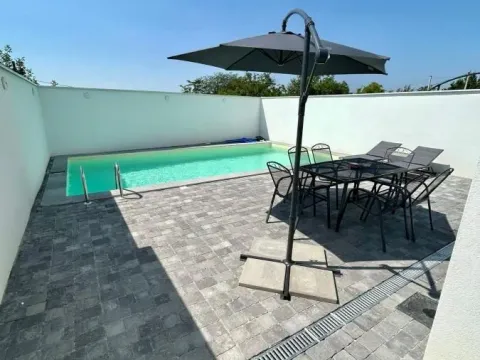 Izdavanje, kuća, 180m², Sremska Kamenica, Petrovaradin - image 30