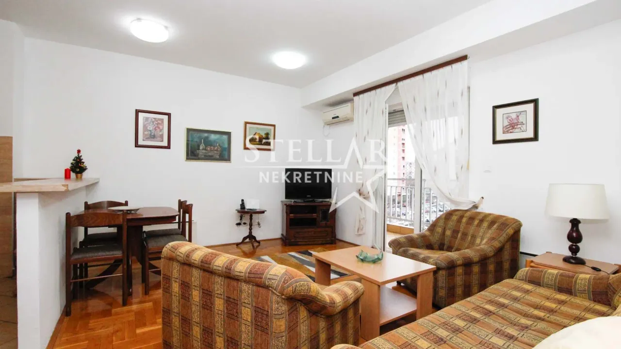 Izdavanje, dvosoban stan, 62m², Blok 9, Podgorica