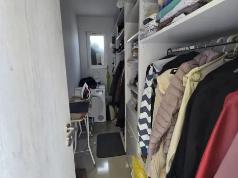 Prodaja, kuća, 200m², Ledine, Beograd - image 11