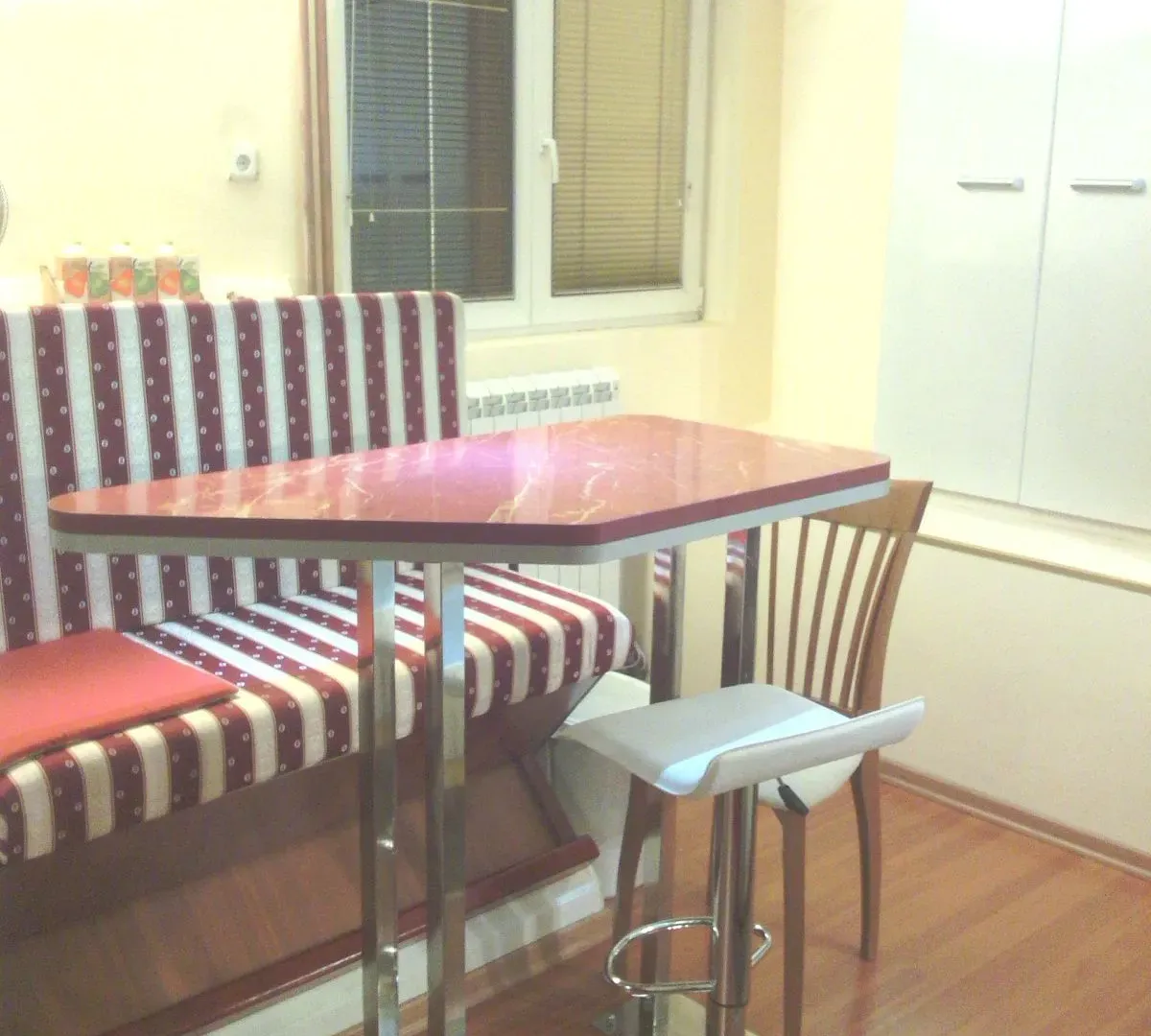 Izdavanje, trosoban stan, 94m², Savski Venac, Beograd