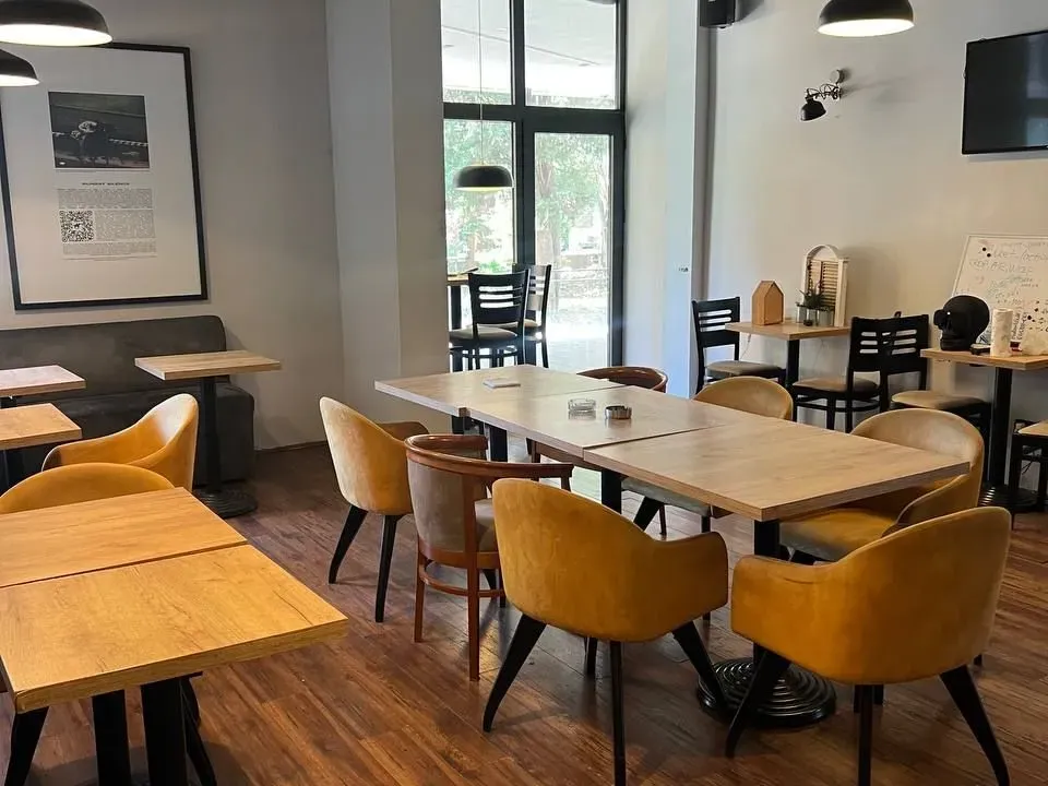 Izdavanje, poslovni prostor, 351m², Blok 5, Podgorica