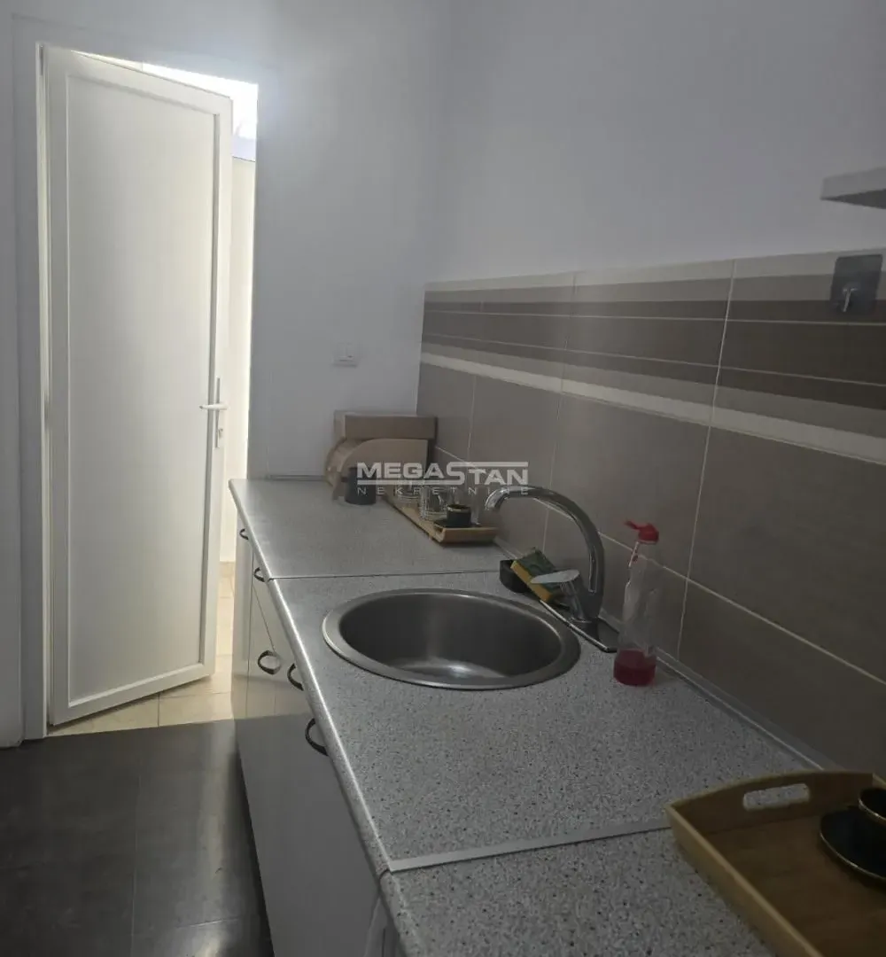 Rent, office space, 330m², Žarkovo, Beograd