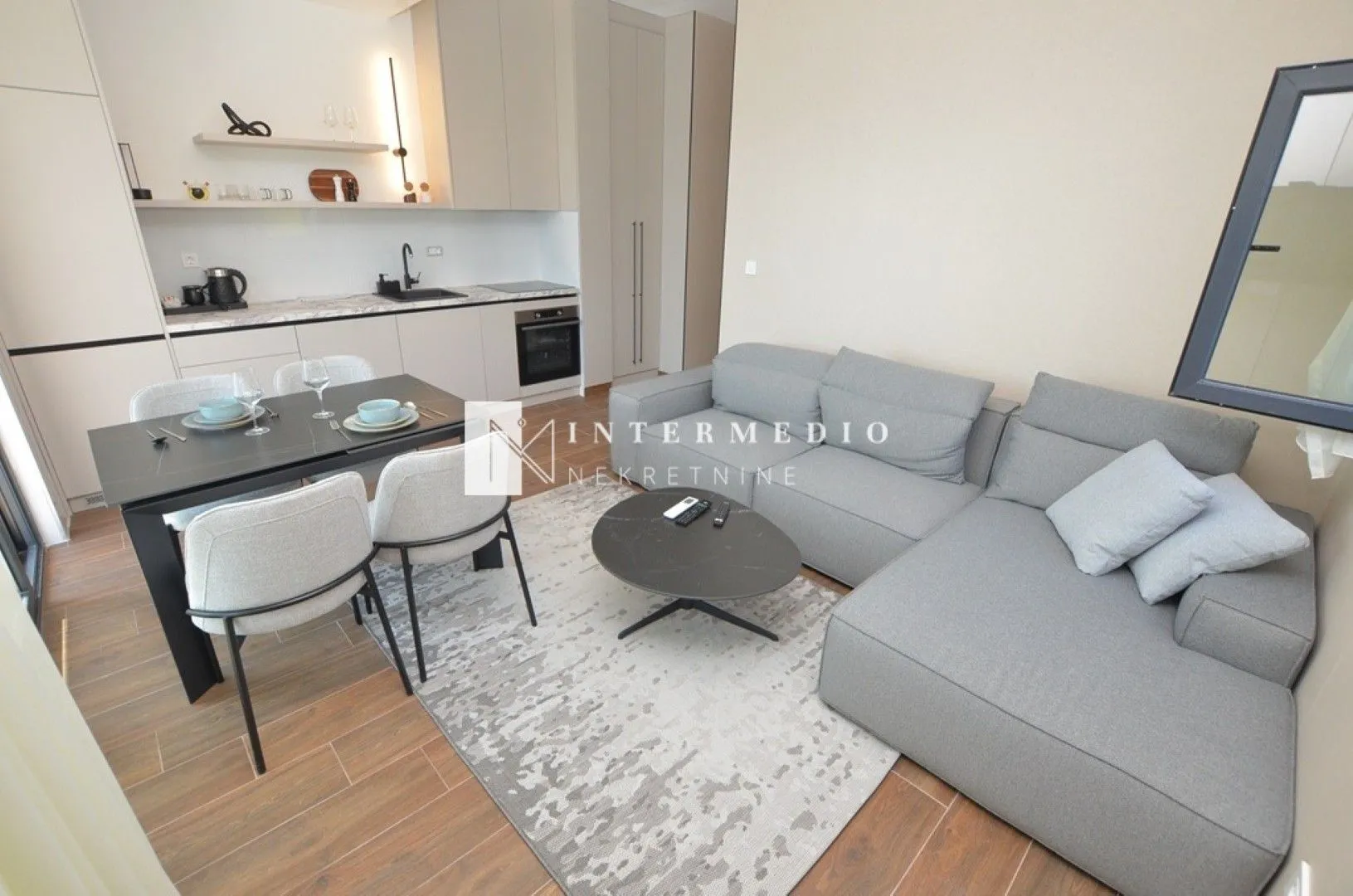 Prodaja, dvosoban stan, 61m², Njivice, Herceg Novi