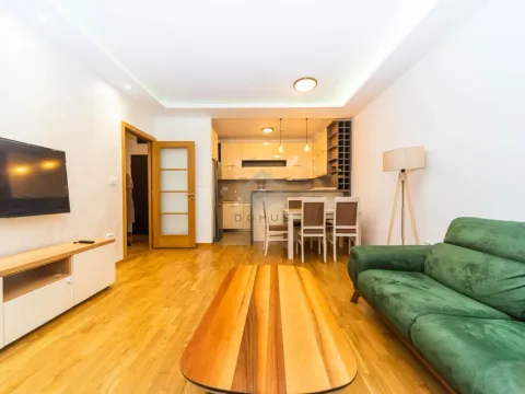 Izdavanje, dvosoban stan, 80m², City Kvart, Podgorica - image 2