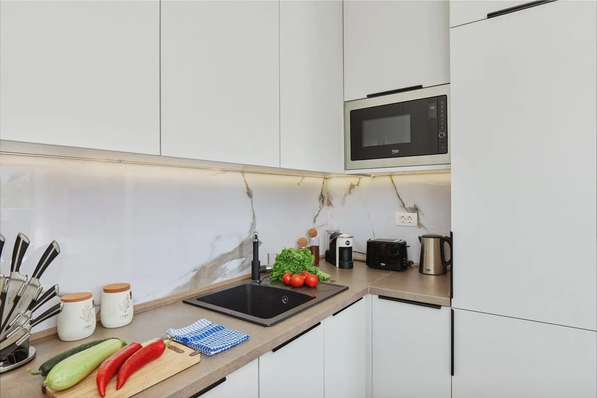 Izdavanje, dvosoban stan, 70m², Tivat, Crna Gora