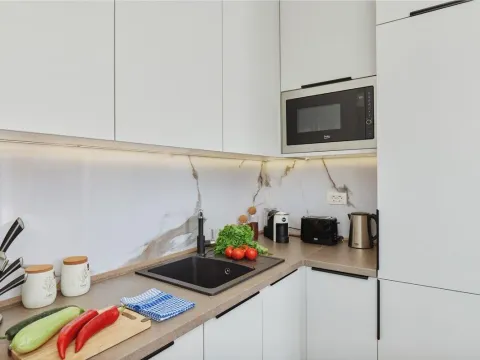 Izdavanje, dvosoban stan, 70m², Tivat, Crna Gora - image 8
