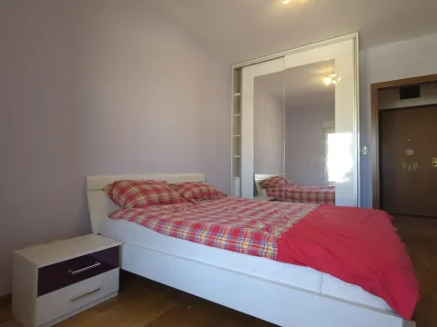 Izdavanje, jednosoban stan, 53m², City Kvart, Podgorica - image 8