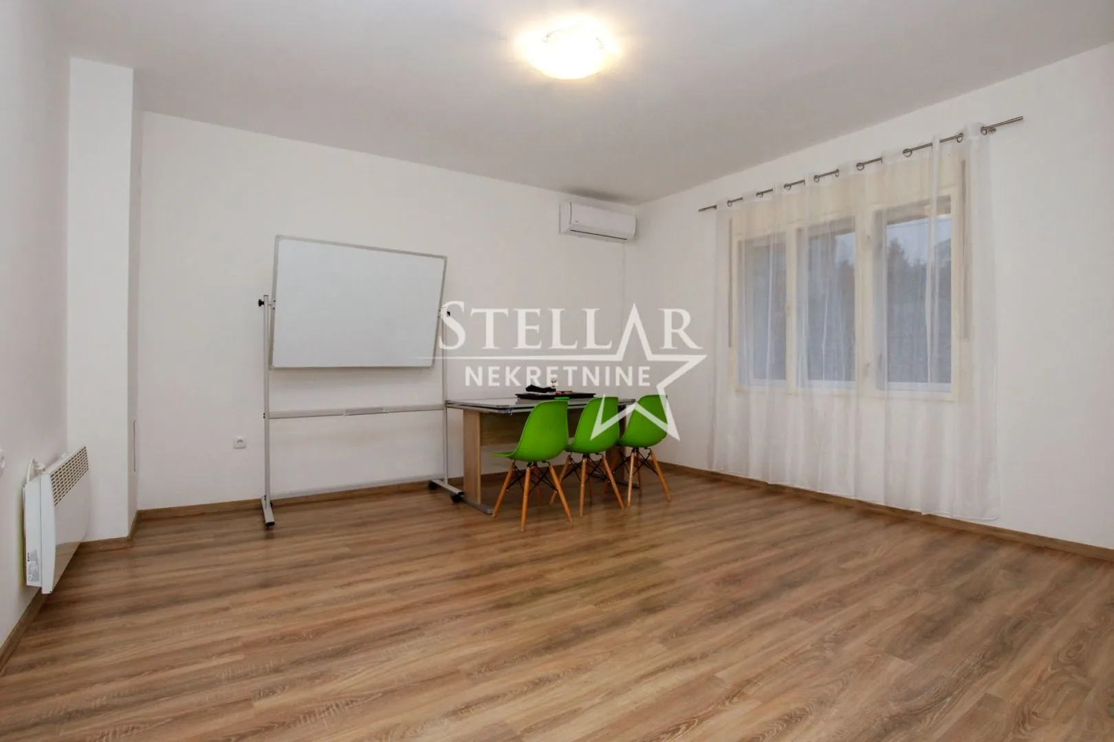 Izdavanje, poslovni prostor, 90m², Gorica C, Podgorica