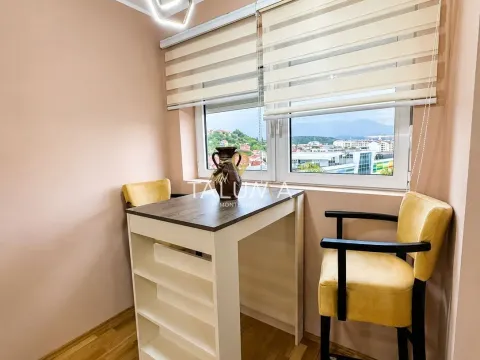 Rent, two bedroom apartment, 78m², Blok 5, Podgorica - image 3