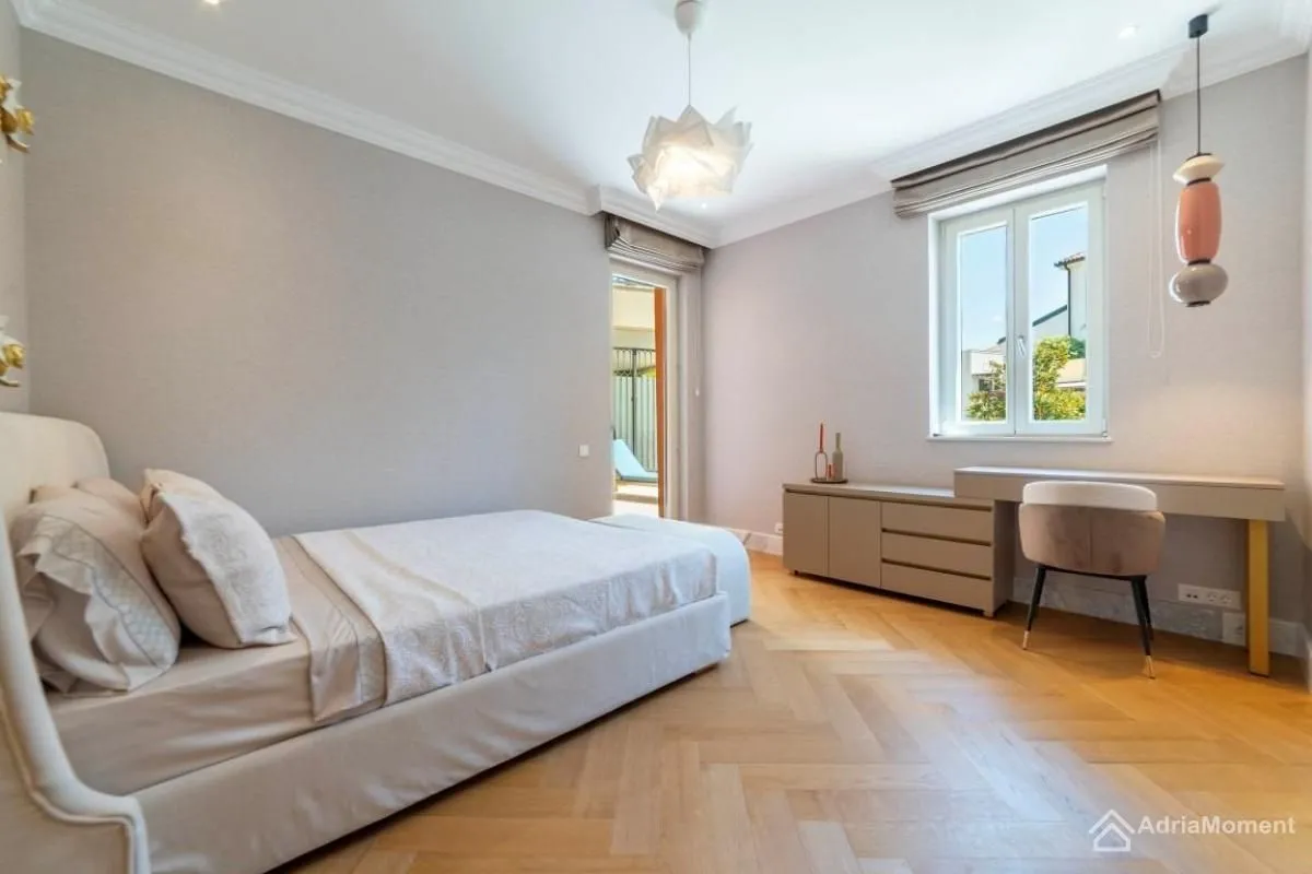 Sale, three bedroom apartment, 201m², Centar, Tivat