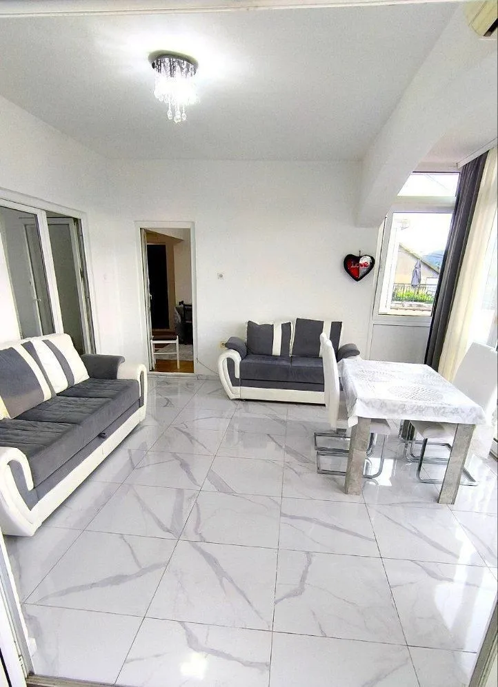Izdavanje, dvosoban stan, 85m², Kumbor, Herceg Novi