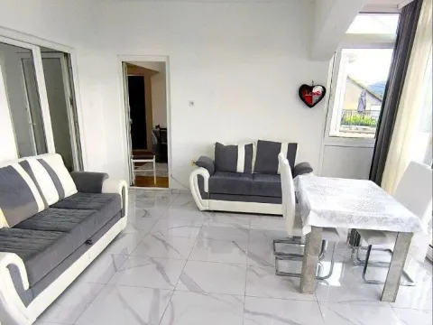 Izdavanje, dvosoban stan, 85m², Kumbor, Herceg Novi - image 2
