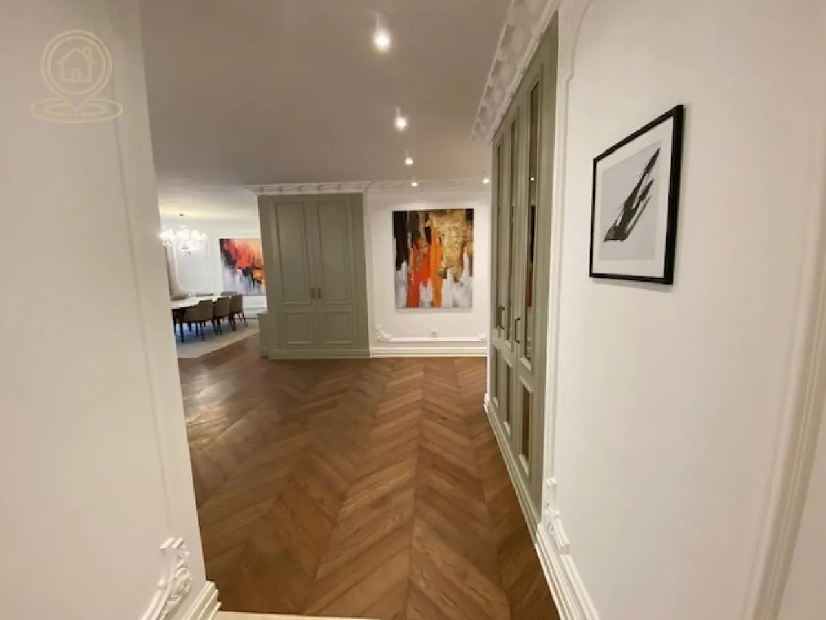 Izdavanje, četvorosoban stan, 170m², Čubura, Beograd