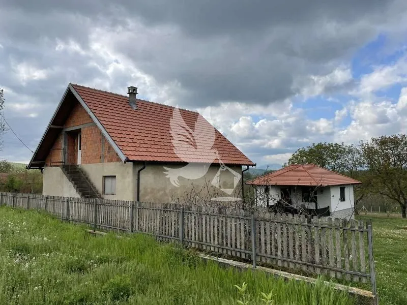 Prodaja, kuća, 226m², Centar, Topola