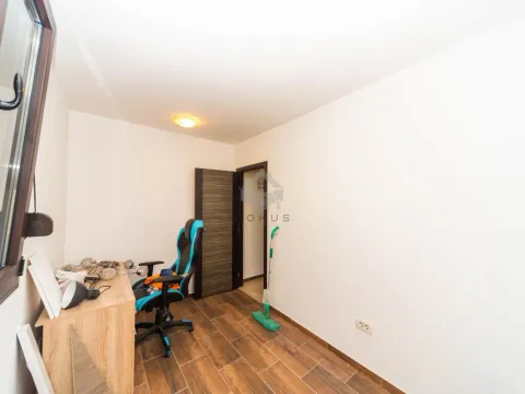 Izdavanje, poslovni prostor, 80m², Blok 5, Podgorica - image 6
