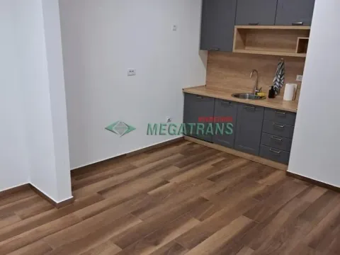 Izdavanje, četvorosoban stan, 100m², Centar, Novi Sad - image 1