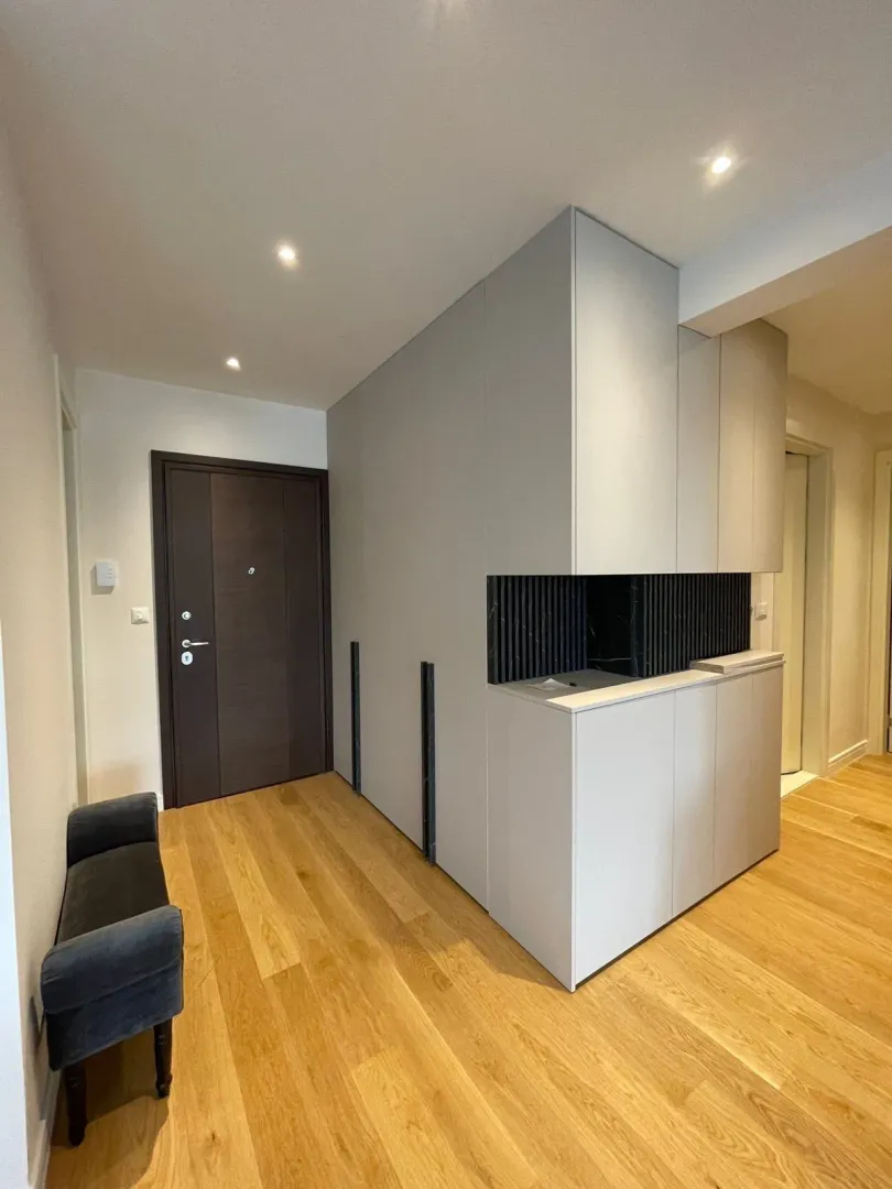 Izdavanje, četvorosoban stan, 113m², Preko Morače, Podgorica