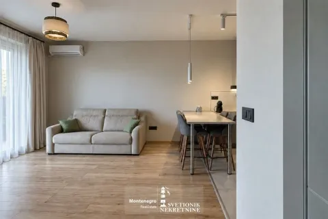 Dnevni boravak sa garniturom i trpezarijom. - image 4