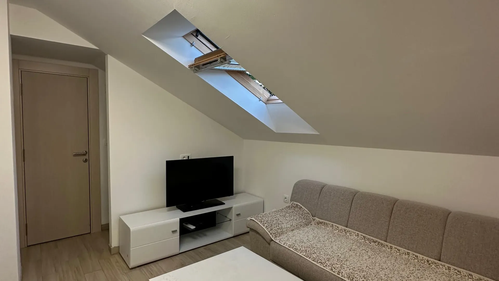 Rent, one bedroom apartment, 33m², Seljanovo, Tivat