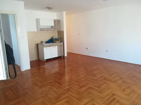 Izdavanje, stan, 38m², Zemun Gornji Grad, Zemun Sve Podlokacije - image 2