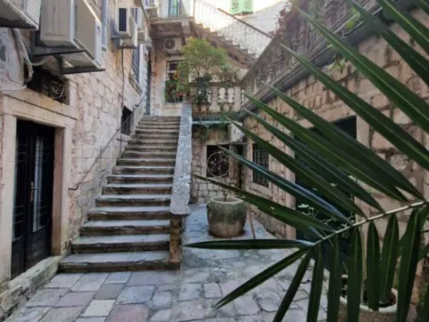 Prodaja, trosoban stan, 104m², Stari Grad Kotor, Kotor - image 13