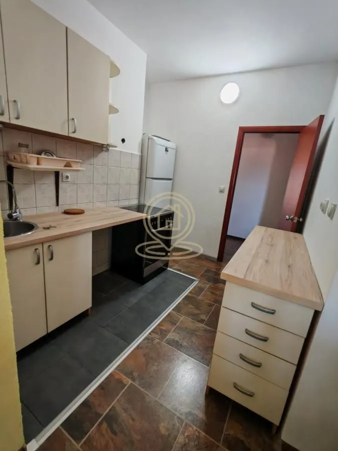 Izdavanje, četvorosoban stan, 120m², Petlovo Brdo, Beograd