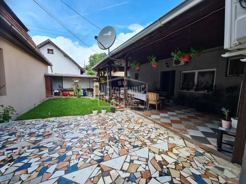 Prodaja, kuća, 227m², Gat, Subotica