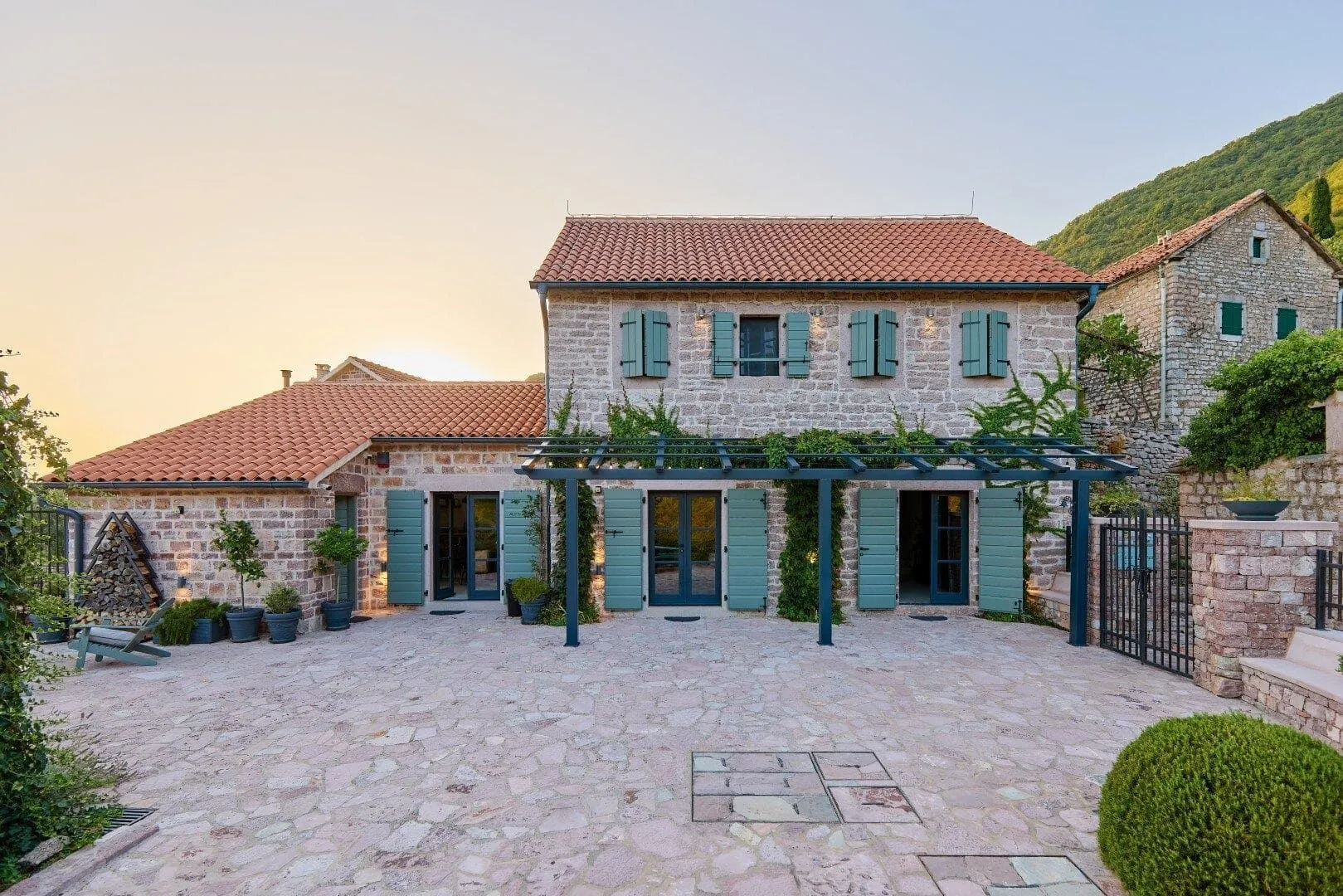 Sale, house, 293m², Kotor, Crna Gora