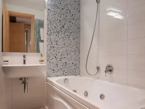 Izdavanje, dvosoban stan, 180m², Budva, Crna Gora - image 8