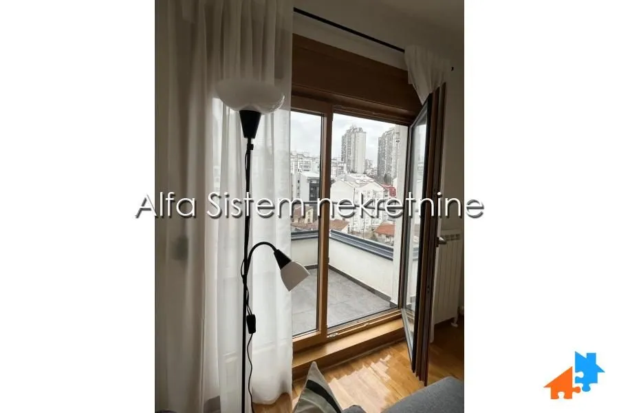 Izdavanje, dvosoban stan, 43m², Vračar Sve Podlokacije, Beograd