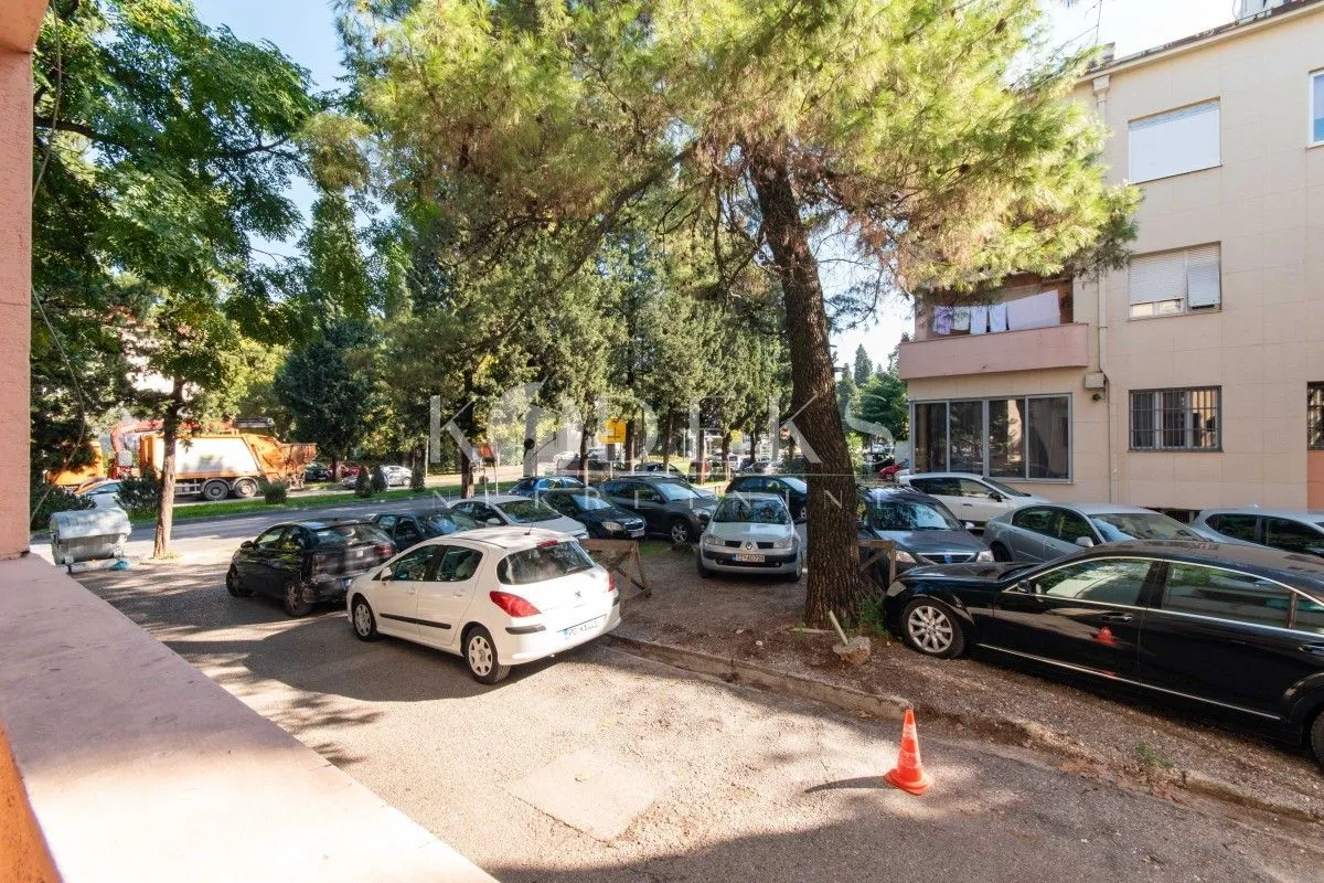 Izdavanje, poslovni prostor, 85m², Centar, Podgorica