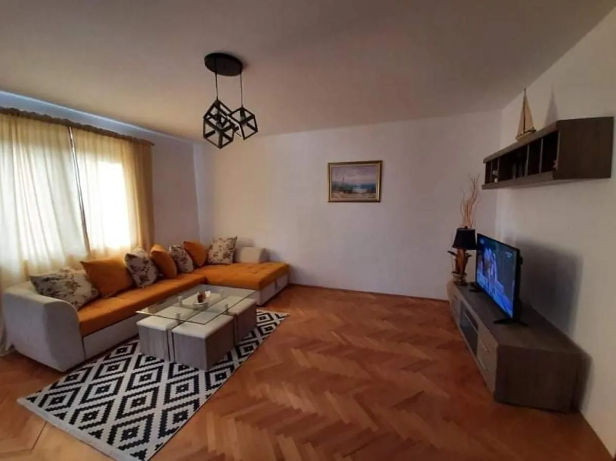 Rent, one bedroom apartment, 63m², Tivat, Crna Gora