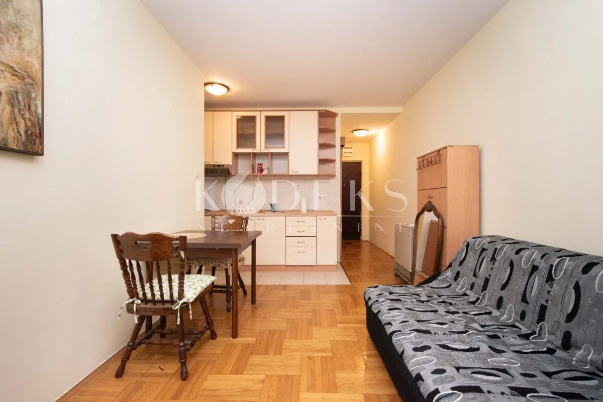 Izdavanje, garsonjera, 21m², Momišići, Podgorica