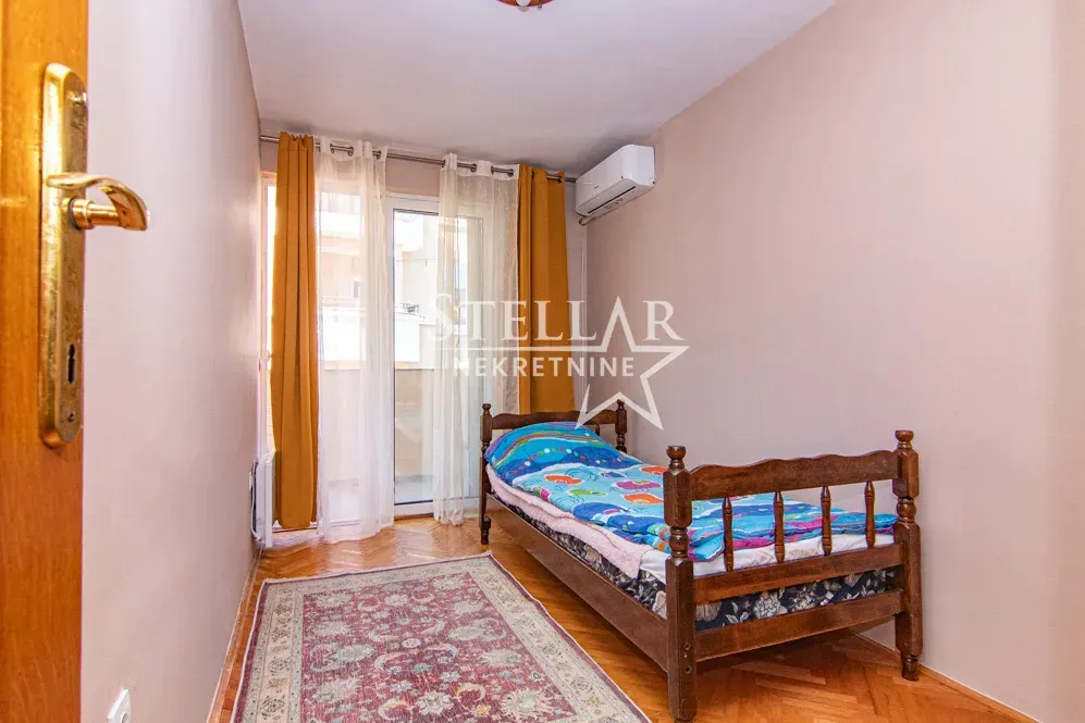 Prodaja, trosoban stan, 90m², Centar, Budva