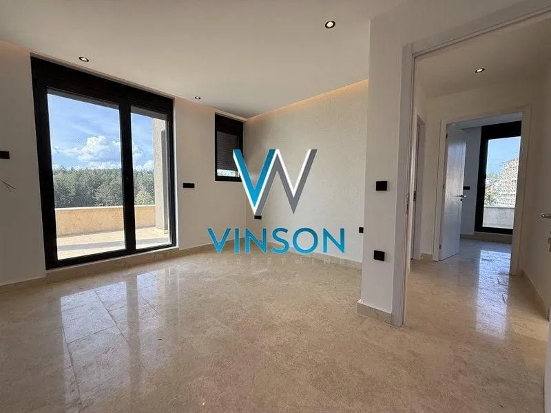 Prodaja, četvorosoban stan, 310m², Centar, Zlatibor
