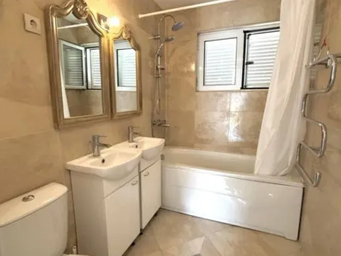 Prodaja, stan, 73m², Dobrota, Kotor - image 3