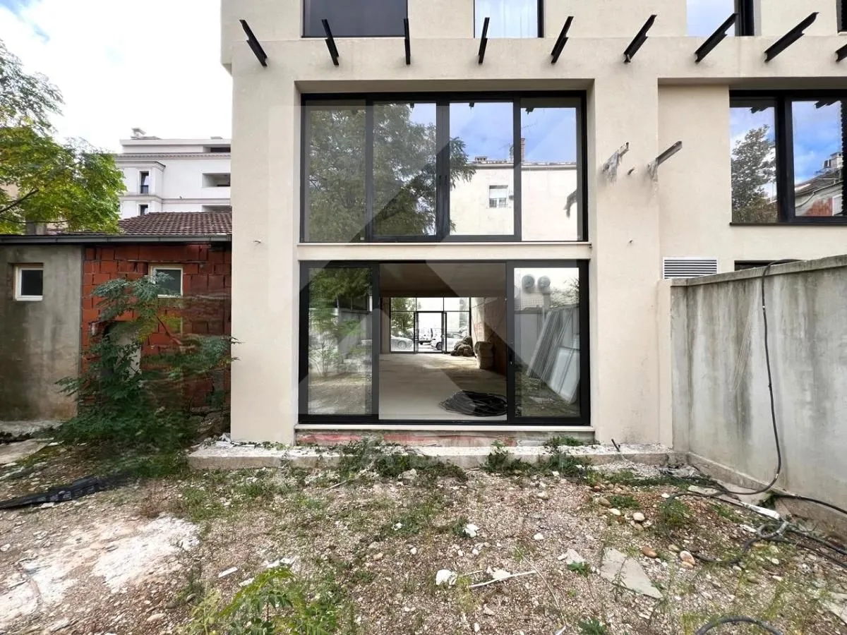 Rent, office space, 124m², Centar, Podgorica
